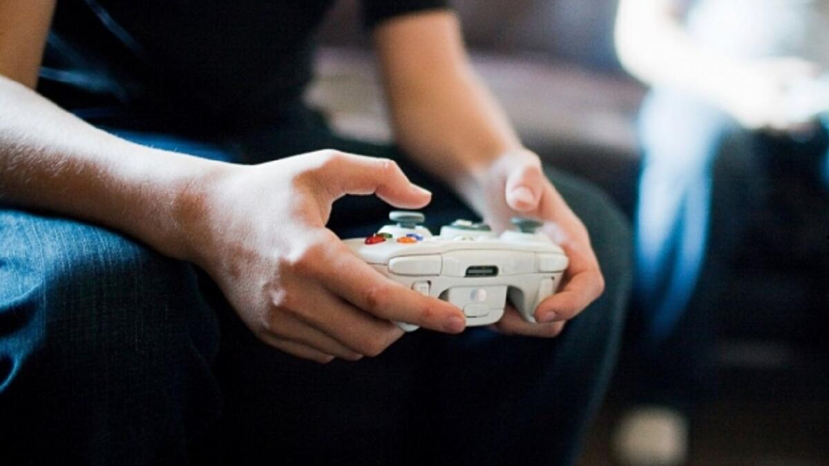 مادننغ ويسبر: أداة تتحكم بأجهزة الإنذار، جاء هذا الاسم النمطي من لعب الفيديو فهي ترسم صورة لقرصان إلكتروني يحب البيتزا، والجعة، والخيال العلمي، وألعاب الفيديو على الإنترنت.