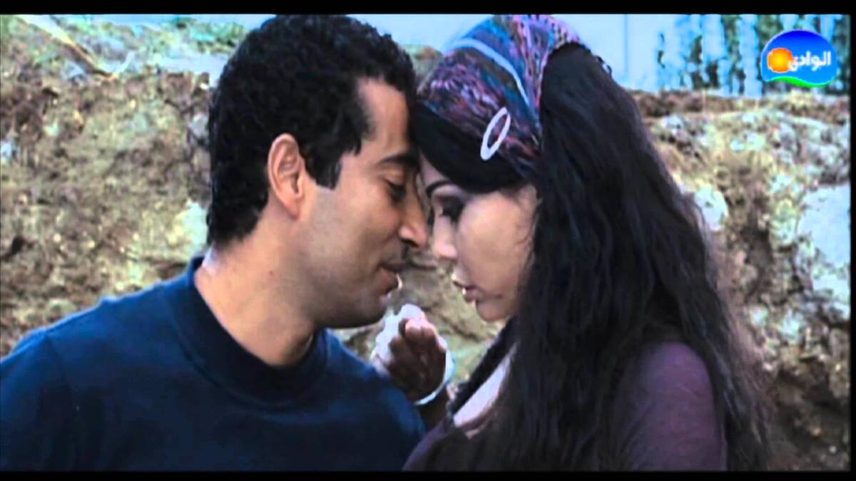 هيفاء وهبي: جمعتها بالفنان عمرو سعد، في فيلم "دكان شحاتة"، مشاهد أغضبت زوجها في ذلك الوقت، وهو ما جعلها تطلب من المخرج خالد يوسف حذف هذه المشاهد، لكنه رفض، وترتب على ذلك انفصالها عن زوجها.