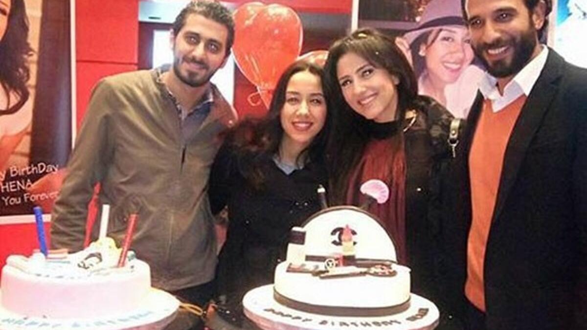 فوجئت الفنانة المصرية حنان مطاوع باحتفال مميز أعدته لها والدتها سهير المرشدي وخطيبها بمناسبة عيد ميلادها وقد حضر الحفل عدد كبير من أصدقاء الفنانة التي عبرت عن سعادتها بهذه المفاجأة وعلقت قائلة: “أحلي مفاجأة حصلتلي وأحلي عيد ميلاد وأهم ناس في حياتي”.