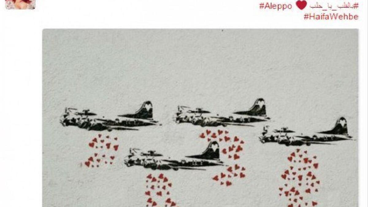 أبدت المطربة اللبنانية هيفاء وهبي تعاطفها مع أهل حلب جراء الوضع الانساني الصعب الذي تعيشه، وغردت عبر حسابها الخاص:من قلبي سلام لحب مشاركة صورة لجدارية لم تذكر اسم صاحبها عليها رسم طائرات توزع قلوبا حمراء بدلا من قذائف.
