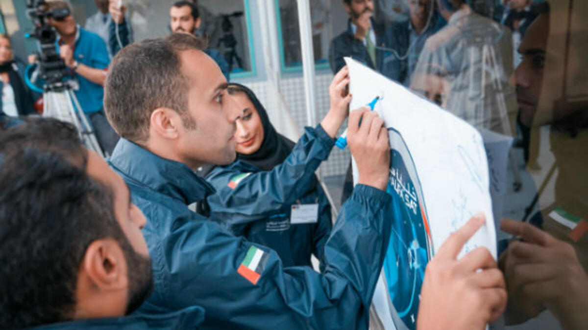 سيسهم في عدة مجالات مثل مراقبة التغيرات البيئية، والإغاثة في حالات الكوارث الطبيعية، والتخطيط العمراني، فضلًا عن أنه يتيح للإمارات تقديم خدمات تنافسية في قطاع الصور الفضائية على مستوى العالم.