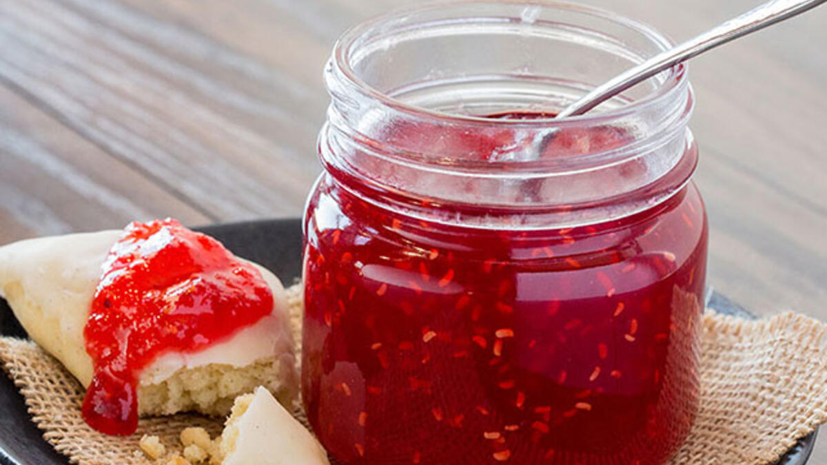 لا تنسى الأطعمة في مكان معين بمرور الوقت، فالنظام بترتيب الثلاجة ضروري، فالذي يحصل أن بعض المنتجات قد لا تكون مرئية وننساها حتى تفسد، وهنا يجب أن توضع المنتجات الجديدة في الخلف والقديمة في الأمام حتى نستهلك القديم أولًا.