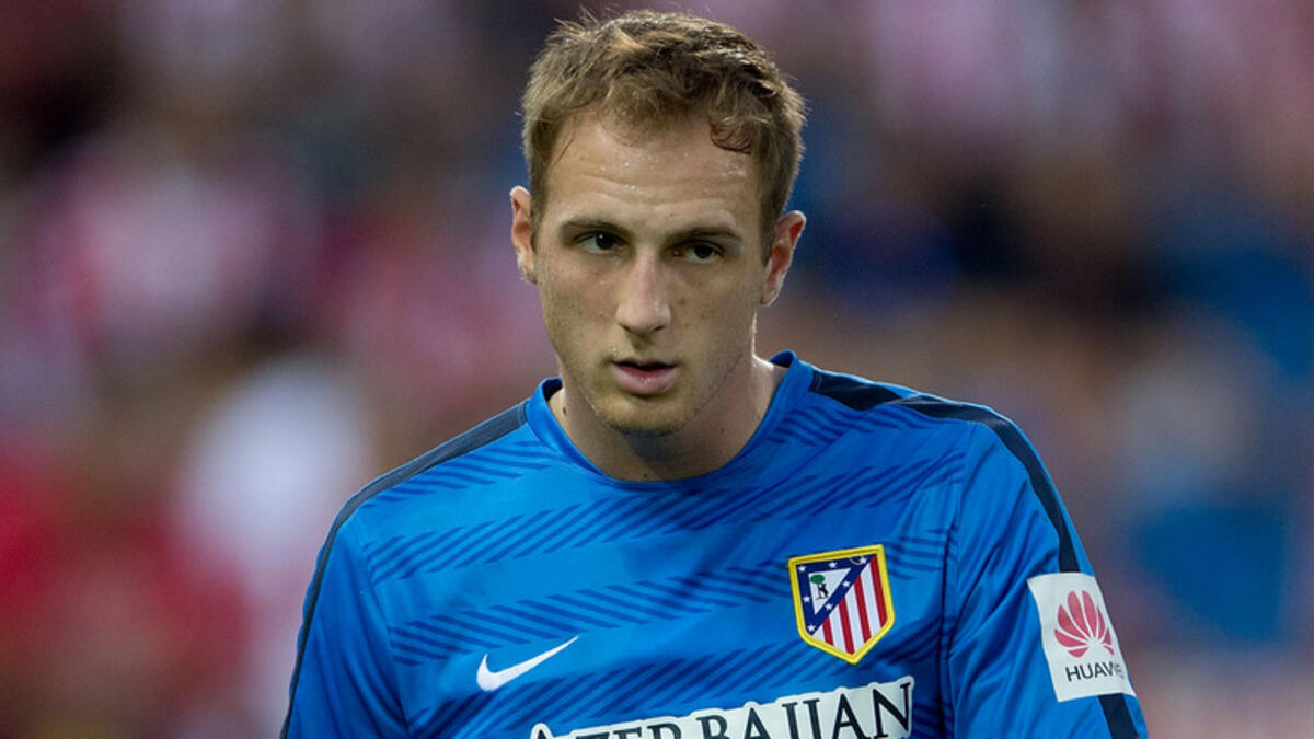 السلوفيني يان أوبلاك: انتقل من بنفيكا إلى أتلتيكو مدريد عام 2014 مقابل 16.8 مليون يورو.