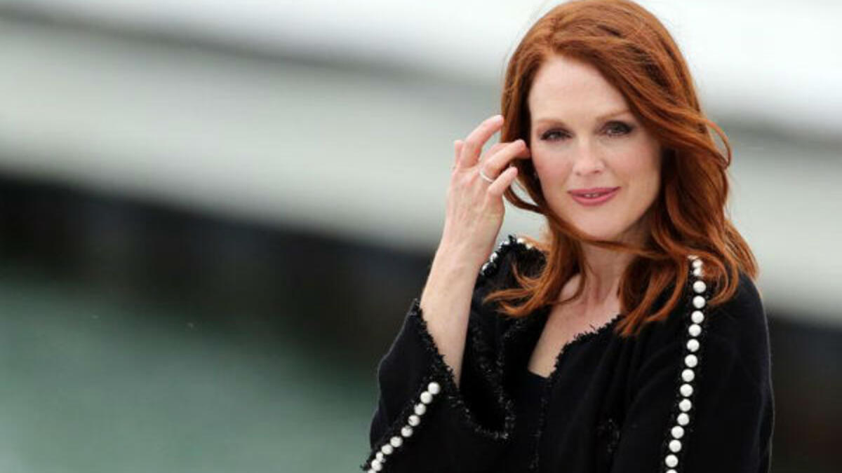 جوليان مور: في الفترة ما بين 6 و 28 أغسطس 2012 لم تسلم الممثلة من عمليات السطو، حيث تمت سرقة مجوهرات من منزلها بنيويورك وصلت قيمتها لنحو 127 ألف دولار.