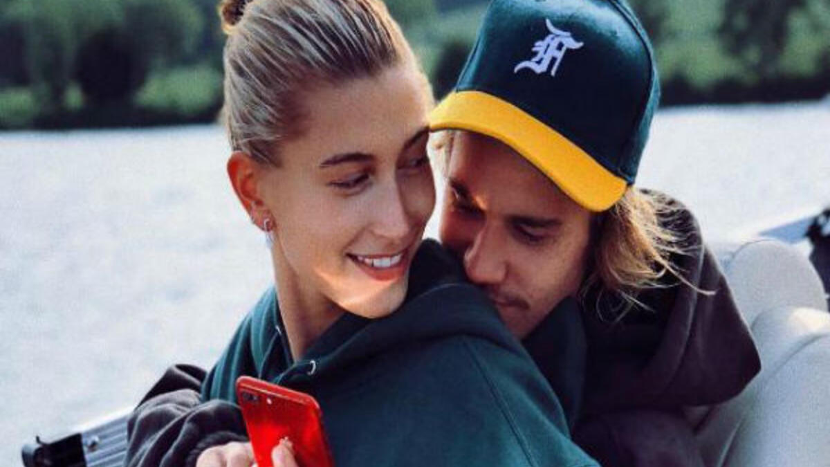 جاستن بيبر وهايلي بالدوين: خبر زواجهما انطلق بقوة فور رؤية الثنائي يخرجان من قاعة محكمة في نيويورك شهر سبتمبر الماضي، حيث كشف مصدر مقرب من الثنائي أنهما اتخذا قرار الزواج دون أن يستشيرا أي شخص.