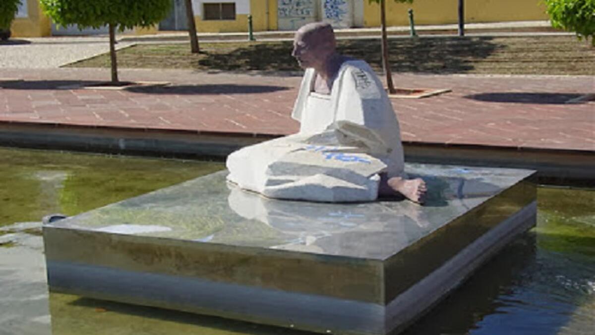 المعتمد بن عباد هو ثالث وآخر ملوك بني عبَّاد في الأندلس، وابن أبي عمرو المعتضد حاكم إشبيلية، كان ملكاً لإشبيلية وقرطبة في عصر ملوك الطوائف قبل أن يقضي على إمارته المرابطون.