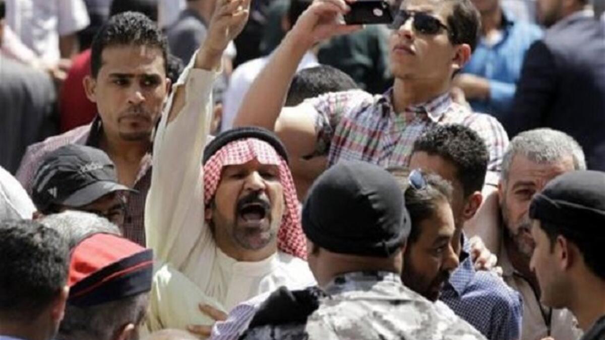 منذ سقوط بغداد والحرب المستمرة منذ 2003حتى الآن، كان أولى وجهات العراقيّ للجوء إلا أنه يصعب تحديد  شكل وأرقام حركة اللجوء العراقي نظرًا لعدم استقرار حركة اللاجئين، لكن بحسب تقديرات الحكومة الأردنية، يقطن اﻷردن ما يقارب 450.000 – 500.000 من العراقيين