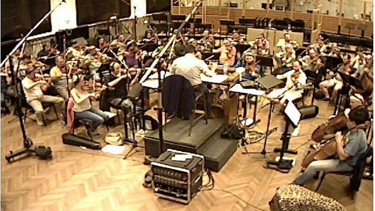 هشام نزيه، المؤلف الموسيقي المصريّ الفذّ الذي يستعين به راضي للمرة الثالثة اختار هذه المرة لتتر المسلسل ترنيمة قبطية وقد سجّلها مع عازفين بارعين في براغ ضمن جوقة متقنة.