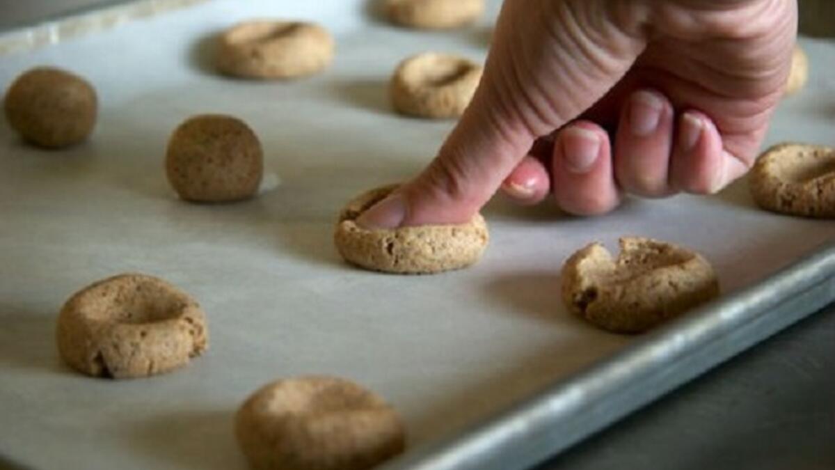 الافراط في تناول الحلويات في رمضان، وكعك العيد بعد رمضان، ستجعل جسم الانسان معتاداً على هذه الكمية من السكريات المضرة بالجسم.