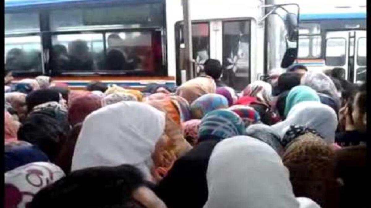 صدرت فتوى في المغرب بجواز الاحتكاك بين الجنسين في وسائل المواصلات العامة وازمتها الخانقة، وأن ذلك لا يفسد الصيام، مما سبب قلق حول كيفيه تحليل احتكاك الرجل بامرأة غريبة بشكل عام فكيف في رمضان!