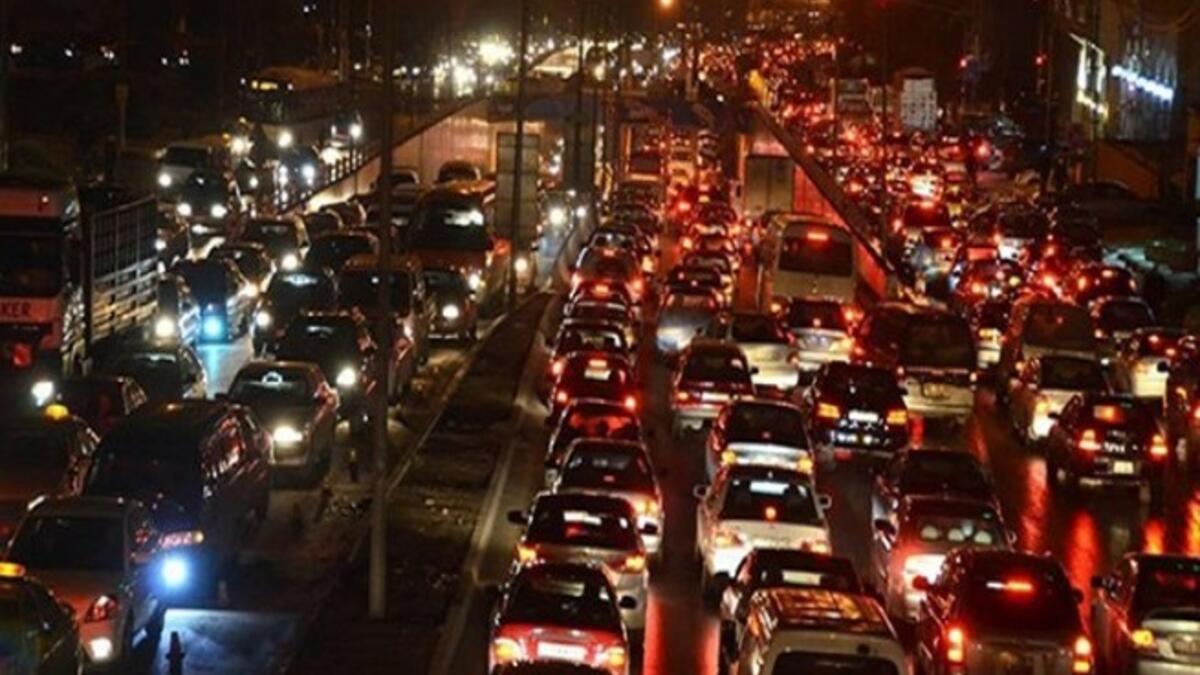 90% من العرب يكرهون أزمة الشوارع التي خصصت للمطاعم، و110% منهم يقومون بشراء عشائهم من هناك!