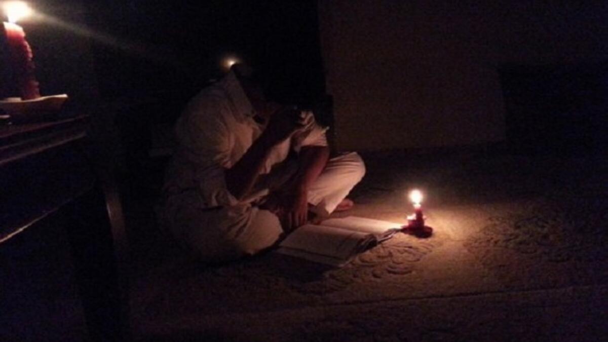 99% من الآباء أخبرونا أنهم كانوا يدرسون على ضوء الشمع والقمر وانارة الشارع، وما زلنا لا نعرف ماذا كانوا يفعلون في أوقات النهار!