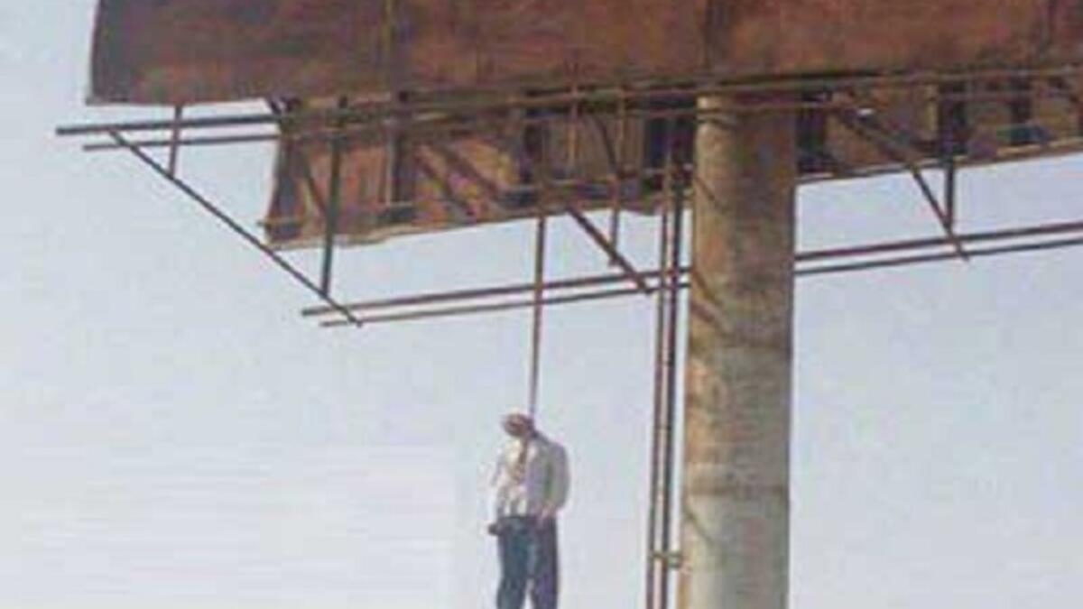 في مصر نجد 3000 محاولة انتحار سنويا لمن هم أقل من 40 عاما، بينما وصل معدل الانتحار في اليمن إلى 251 حالة في عام 2013 وارتفاع المعدل إلى حالة انتحار يوميا في بعض الأشهر.