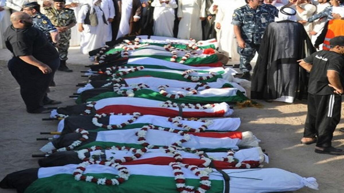 تفجير مسجد الإمام الصادق في الكويت في جموع المصلين خلال صلاة الجمعة، الأمر الذي أدى إلى مقتل 27 شخصا وجرح 227 آخرين، وتبنى تنظيم "الدولة الإسلامية" في بيان نشر في موقع محسوب عليه العملية.