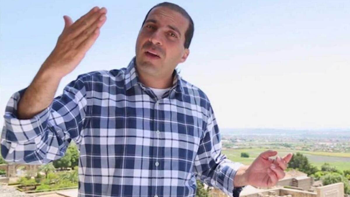 عمرو خالد: بدأت شهرة عمرو خالد بالانتشار مع بداية هذه الألفية  وذلك ببرامجه الدينية والحياتية، التي جلبت له ملايين المتابعين والمحافظين على برنامجه الرمضاني في كل رمضان.