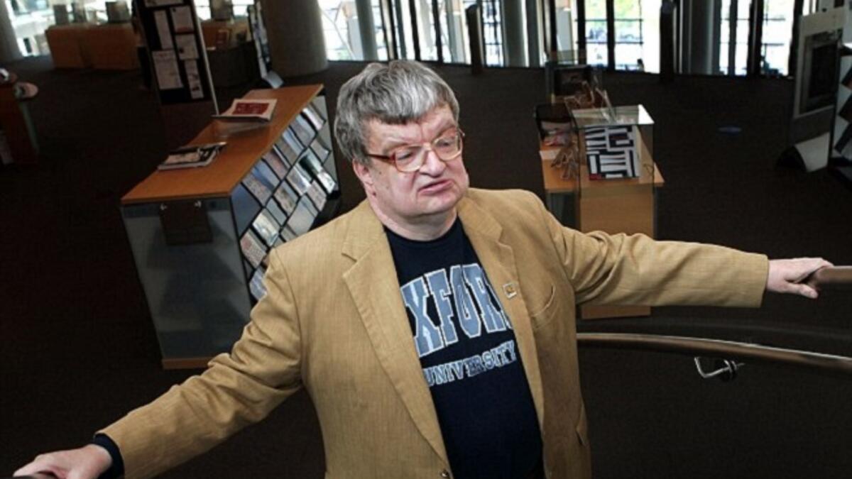 كيم بيك (Kim peek)، ربما أكثر رجل علم توحدي في العصر الحالي شهرة، ومصدر إلهام لفيلم "رجل المطر"، هو عالم توحدي يتميز بذاكرته الفوتوغرافية  حيث أنه قادر على قراءة كتاب من الحجم المتوسط في حوالي ساعة واحدة، ويمكن أن يتذكر حوالي 98٪ من ذلك الكتاب.