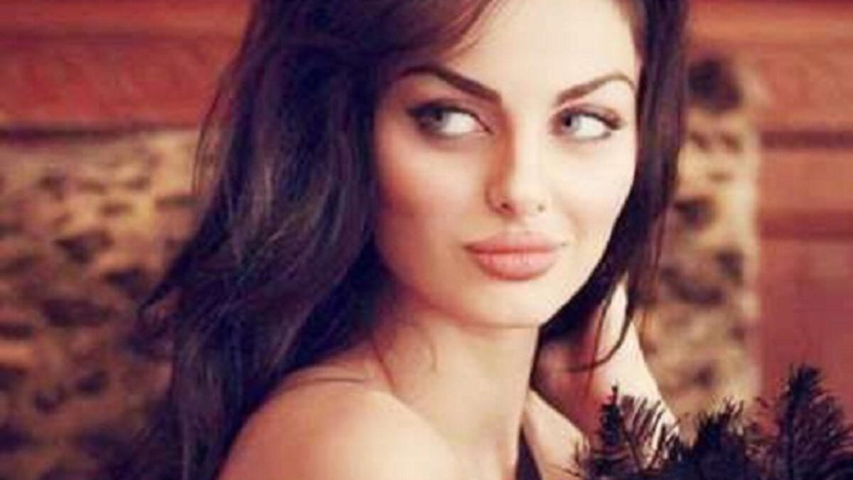 عارضة الأزياء الإيرانية “ماهلاغا جابري” والتي يعتبرها الكثيرون أجمل امرأة في العالم بلا منازع وأنها أجمل بكثير من أيقونات جمال العصر الحالي، ويرى البعض أنها تشبه "كارداشيان" إلا أننا نعتقد أنها تفوقها جمالاً.. ما رأيكم؟ .