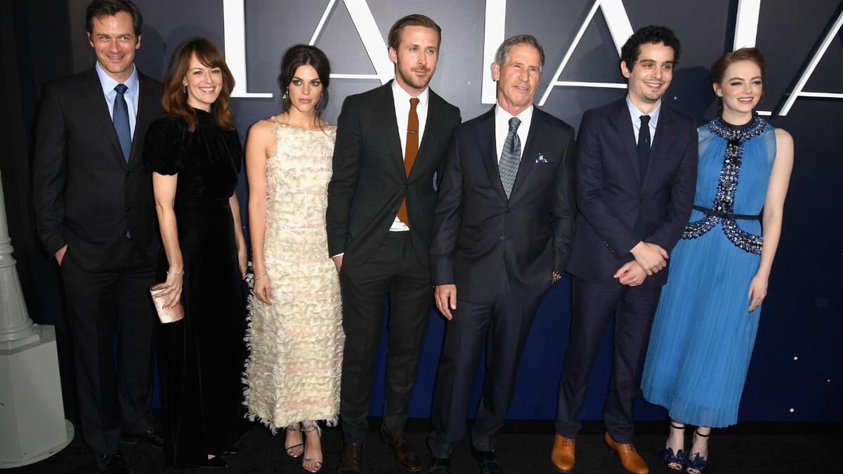 حضر نجوم هوليوود ريان غوسلنغ وإيما ستون، بطلا فلم " la la land" المشارك في المهرجان، وهي حكاية حب معاصرة على خلفية موسيقية كلاسيكية، بطلاها ممثلان وما يعيشانه من فرح ومعاناة في سعيهما للشهرة والأضواء.