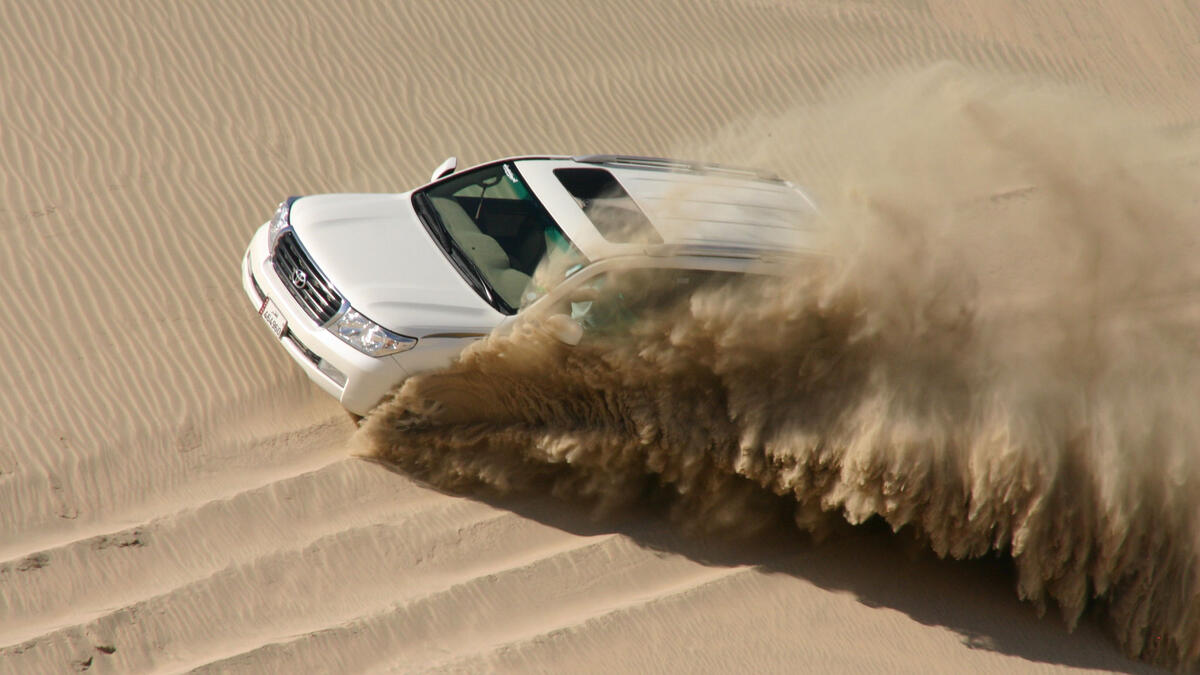 قطر: تويوتا (لاندكروزر) بجميع طرازاتها فإن تويوتا من السيارات الأكثر انتشارا بدولة قطر، لكن لاندكروزر قد تكون الأشهر. هي سيارة متميزة خاصة في الأجواء الحارة لهذه البلد. والغريب أن أهل قطر يفضلون لاندكروزر بمواصفات قليلة ليضعون عليها لمساتهم الخاصة.