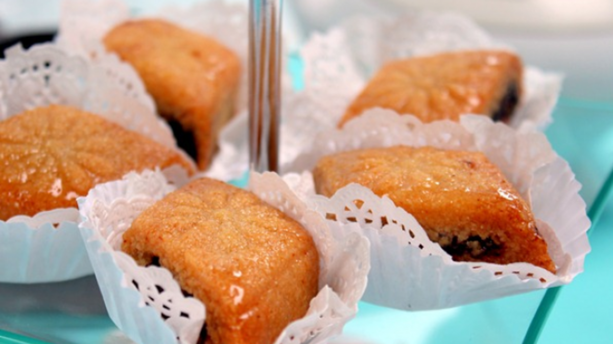 المغرب العربي: من أشهر الحلويات الرمضانية في المغرب، وأكثرها حضورا على موائد الإفطار هي الشباكية وبريوة باللوز والمقروط