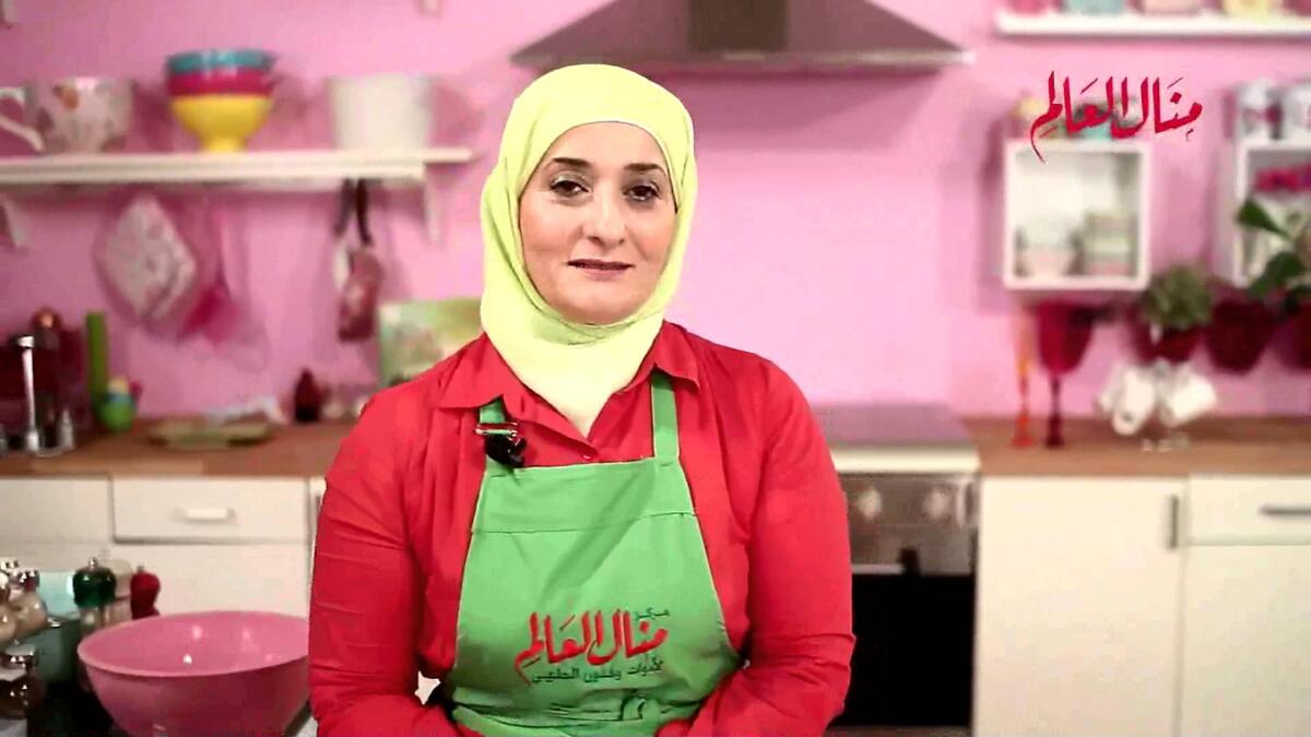 منال العالم: شيف أردنية من أصول فلسطينية، تعتبر من أشهر الأسماء في عالم الطهي وشاركت كلجنة تحكيم في برنامج النجم الشيف على قناة ام بي سي ولها كتاب مطبخ منال العالم .