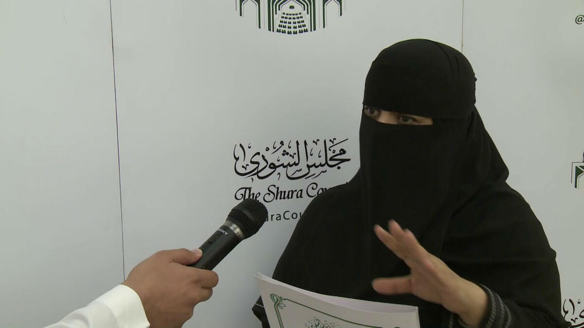 الشاعرة فاطمة القرني: تعمل بجامعة الأميرة نورة بنت عبد الرحمن، بعد أن حصلت على درجة الماجستير بامتياز في تخصص "الأدب والنقد العربي القديم" وكذلك حاصلة على درجة الدكتوراه بامتياز في تخصص " الأدب والنقد العربي الحديث".