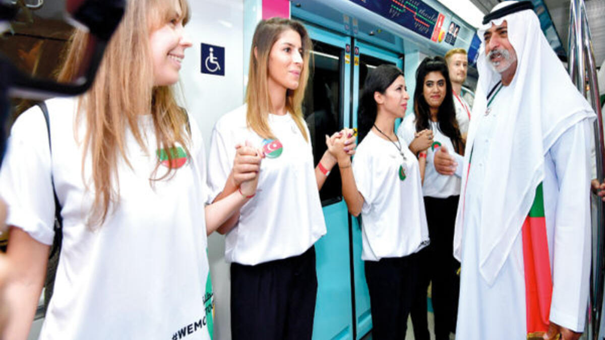 نجحت هيئة الطرق والمواصلات، في حصولها على شهادة الانضمام إلى "غينيس"، وذلك بإنجازها أكبر سلسلة بشرية، شارك فيها 96 جنسية، خلال احتفال الهيئة بمبادرة يوم المواصلات العامة.