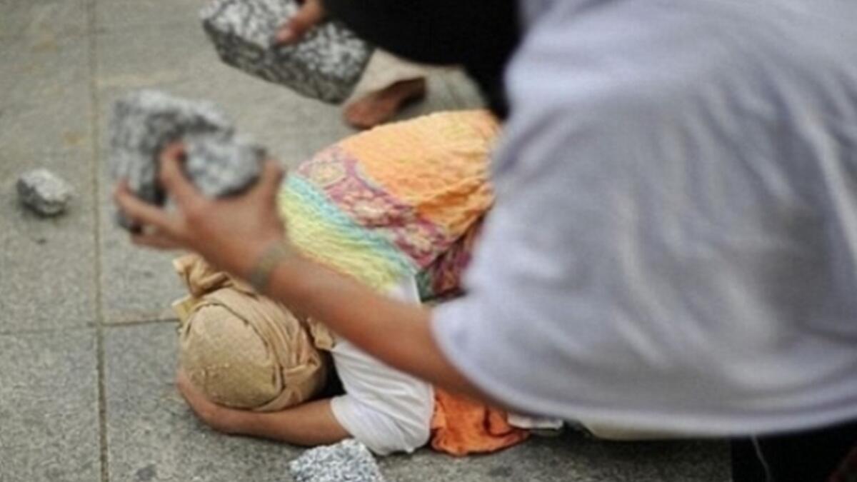 تتراوح العقوبات المقرّرة في القانون بالدول الشرق أوسطية التي تحظر إقامة العلاقات الجنسية المثلية بين الغرامات وسنوات من السجن، الجلد بل وفي حالات استثنائية عقوبة الإعدام والرجم.