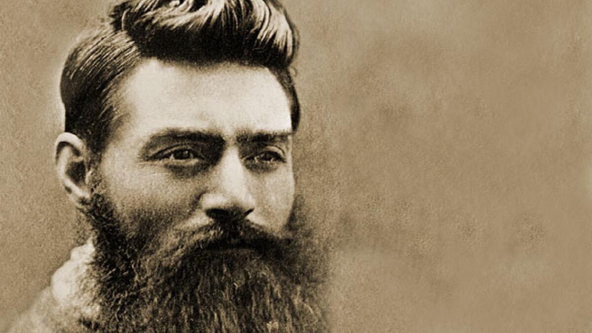 نيد كيلي: يعدّ بطلًا شعبيًا في أستراليا، لكنه ارتكب جرائم قتل متعددة قبل إعدامه في عام 1880 عن طريق الشنق، آخر كلماته "هذه هي الحياة".