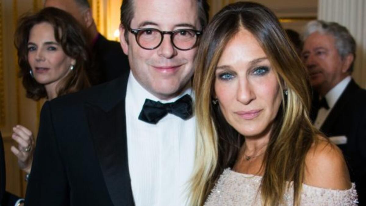 سارة جيسيكا باركر وماثيو برودريك:  تأكد نبأ خيانة "ماثيو" لـ"سارة" بعد مرور أقل من سنة على زواجهما الذي أقيم عام 1994، بعد أن شوهد أكثر من مرة وهو يتسلل إلى منزل صديقة له تعيش في نيويورك خلسة، لكن علاقتهما لم تتأثر بالخيانة، ولا يزالان متزوجَان.