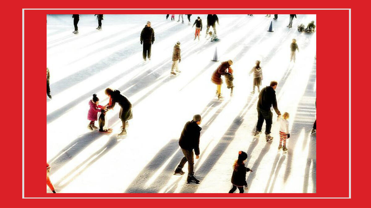 للمصورة الأمريكية "ماجي ستيبر" – عائلات تتزلج على الجليد في حديقة بروسبكت بنيويورك في أحد أيام شهر يناير الماضي.
