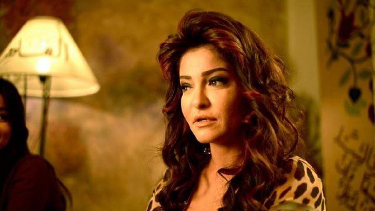 "علا غانم"
أكدت أن قيام زوجها بضربها أمام بناتها دفعها لاتخاذ قرار الانفصال عنه بشكل نهائي، وقالت: "أنا بالنسبة لبناتي مثل أعلى وقدوة ولا يمكن لقدوتهن أن تتعرض للضرب أو الإهانة، لذلك كان الانفصال هو الحل الأمثل".