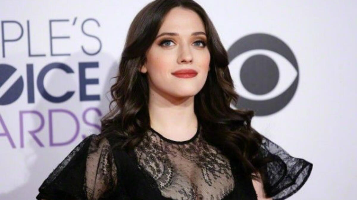 كات دينينجز: وقعت ضحية الهاكرز مرتين، حيث تم تسريب صورها العارية في كل مرة، الأولى في 2010 والثانية في 2012.