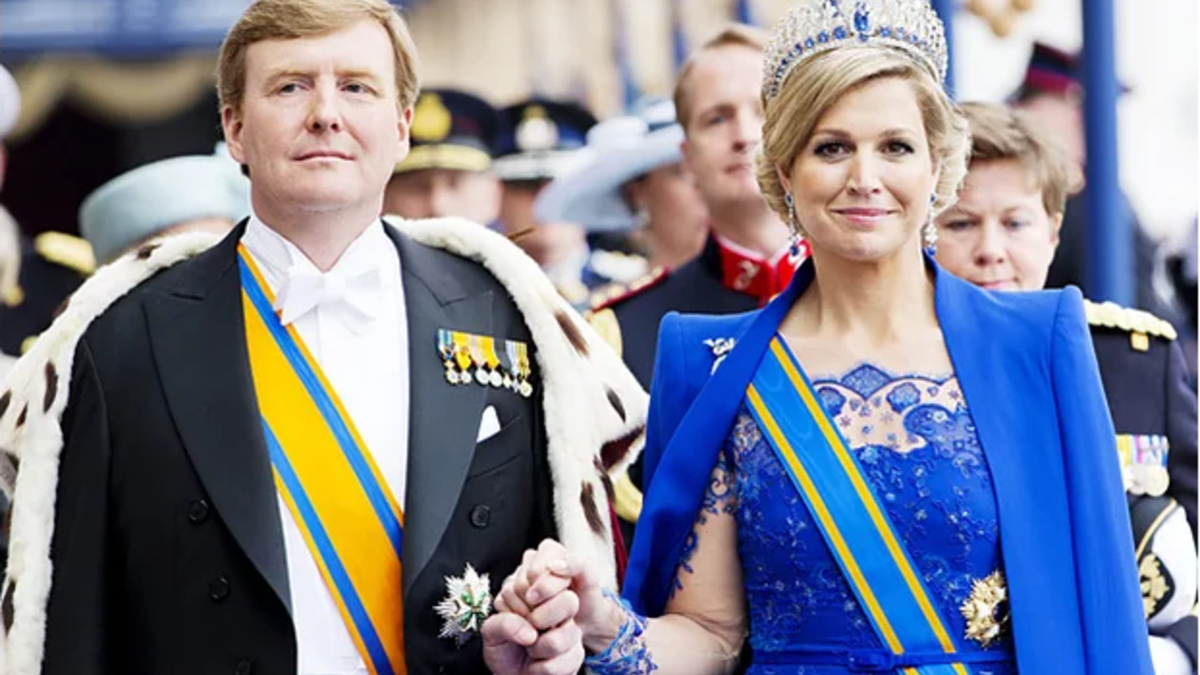 ماكسيما: درست ملكة هولندا ماكسيما الأرجنتينية المولد الاقتصاد وعملت في البنك الألماني في نيويورك قبل أن تلتقي بزوجها الملك ويليم-ألكسندر في حفلة في سيفيل. تزوجا في شباط/ فبراير 2002، وقد أصبح الملك لاحقاً في عام 2013