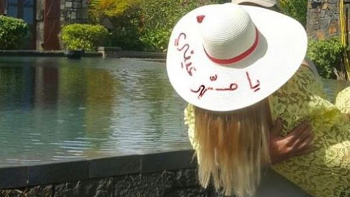 شاركت داليدا عياش زوجة رامي عياش متابعيها عبر انستجرام بصورة حميمة جمعتها بزوجها في نهار رمضان، مما عرضها للانتقادات. الصورة ظهر فيها رامي يحمل زوجته التي غطت وجهيهما بقبعة كبيرة كتبت عليها عنوان إحدى أشهر أغاني رامي عياش «يا مسهر عيني».