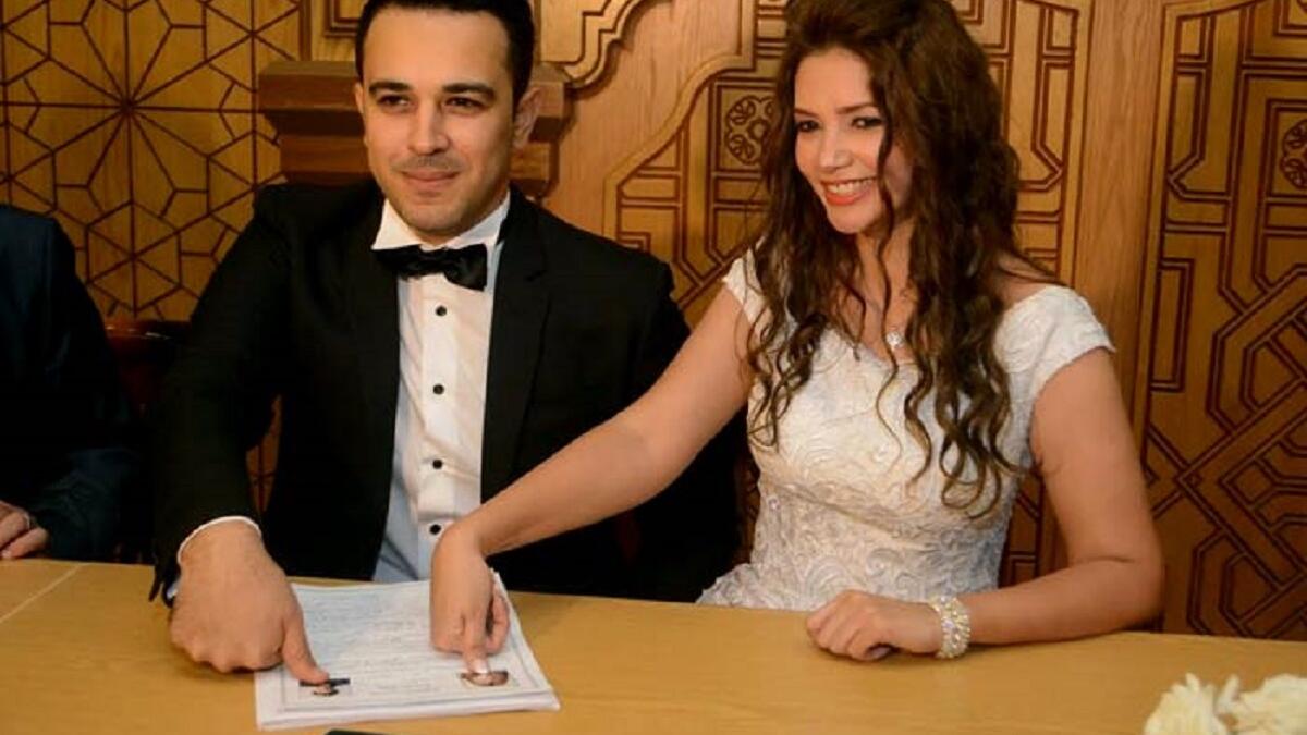 رانيا نجيب وهيثم نبيل: 
وودّع الفنان هيثم نبيل حياة العزوبية بعقد قرانه على نجمة "ستار أكاديمي" رانيا نجيب في شهر أكتوبر الماضي، إذ أعلنت الفنانة عن اعتزالها وتفرغها للحياة العائلية.