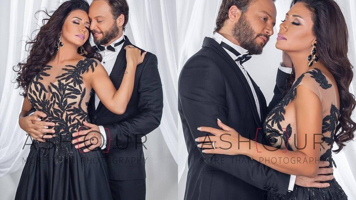 ألهبت الفنانة المصرية رانيا يوسف مواقع التواصل الاجتماعي بأحدث جلسة تصوير جمعتها بالنجم السوري مكسيم خليل وهي عبارة عن جلسة ترويجية لمسلسل ليلة الثنائي رانيا ومكسيم بديا في الصور أكثر رومانسية لا تخلو من الإثارة ربما تعبر عن مضمون العمل الذي يجمعهما سويا.