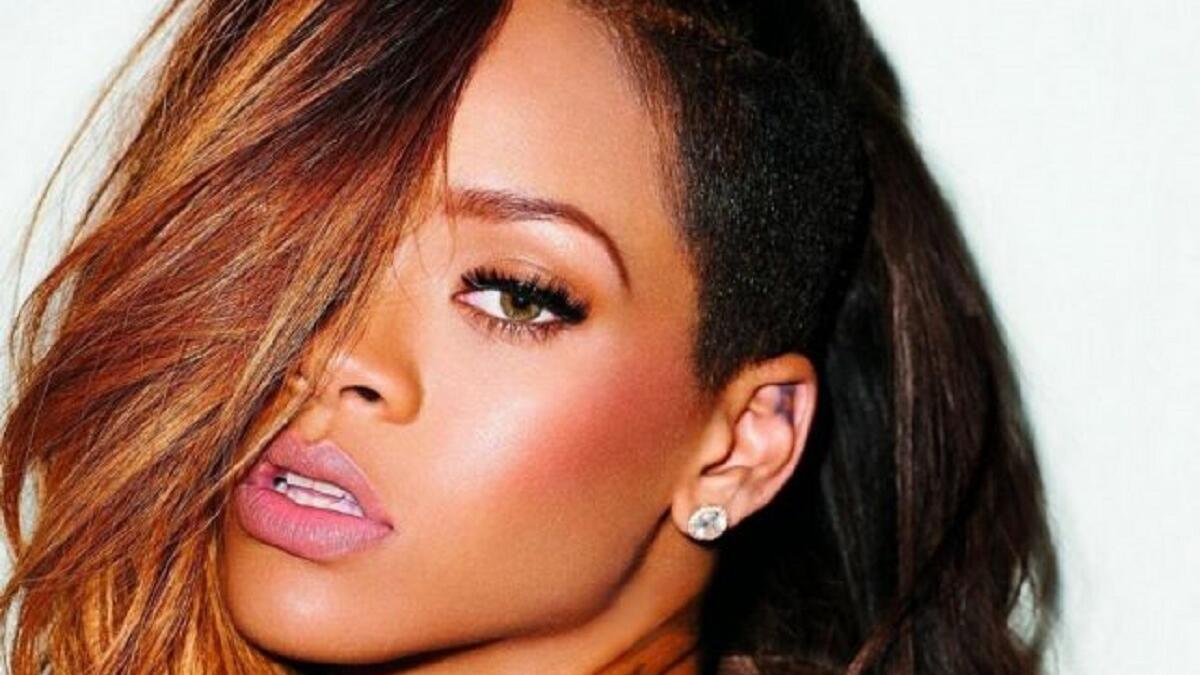 "ريهانا"
تعرضت للضرب المبرح على يد حبيبها السابق كريس براون ونشرت صورها وهي متورمة لنشر التوعية ضد العنف المنزلي.