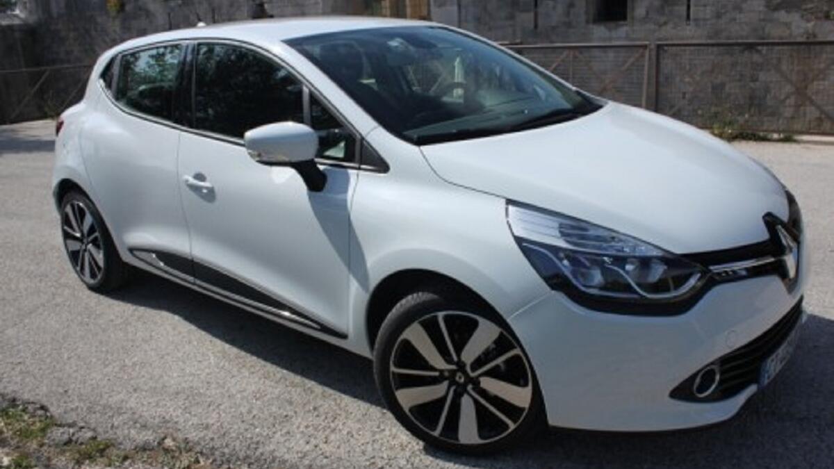 الجزائر: رينو (كليو) سيارة صغيرة وعملية، مرغوبة جدا في الجزائر خصوصا وأنها فرنسية الصنع. الترابط الثقافي بين البلدين وضع السيارات الفرنسية على رأس القائمة.