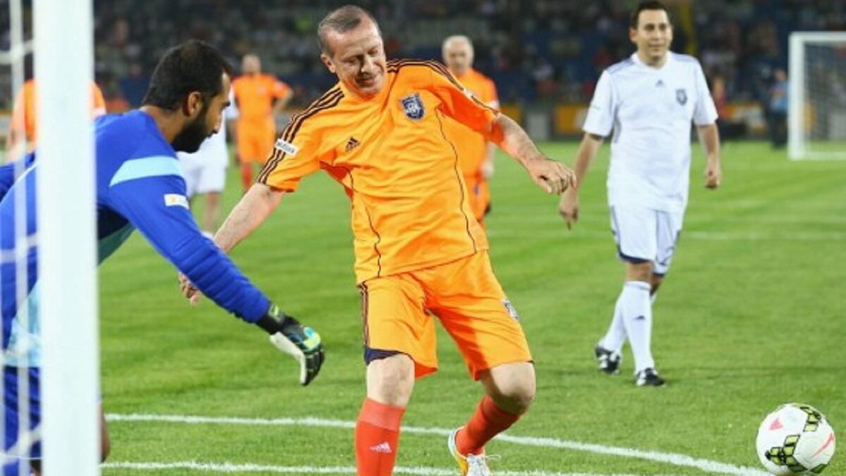 كان أردوغان لاعب كرة قدم شبه محترف بين عامي 1969م - 1982م وكان يلعب لصالح نادي قاسم باشا وذلك قبل أن يتم انتخابه عمدةً لبلدية مدينة إسطنبول من قبل حزب الرفاه الإسلامي في عام 1994م.