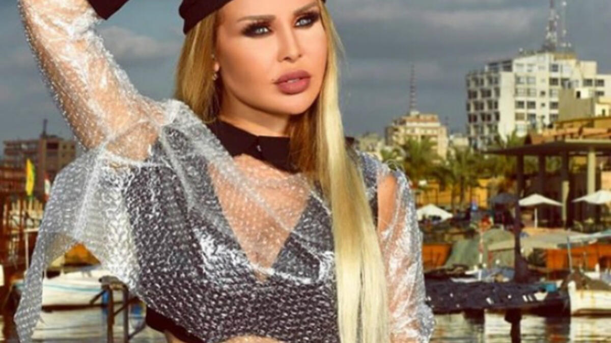 Many are considering Rula's fashion choices to be bizarre