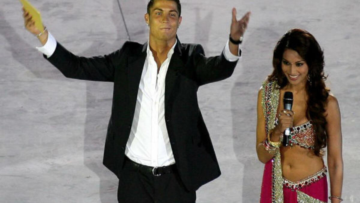 بيباشا باسو: في عام 2007 خطفت الممثلة الهندية قلب "رونالدو"، لكن كالعادة انفصل اللاعب عن نجمة "بوليوود" سريعًا.