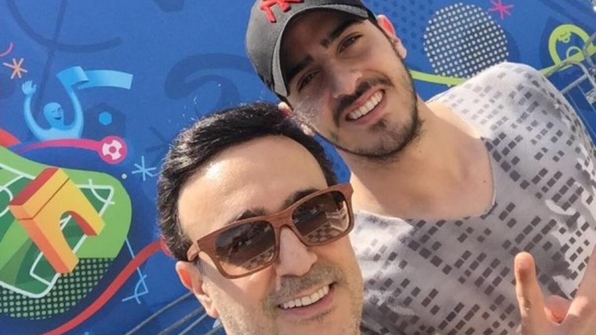 نشر الفنان صابر الرباعي صورة له على صفحته الخاصة على أحد مواقع التواصل الإجتماعي برفقة إبنه إسلام أثناء تواجدهما في فرنسا. وعلّق الرباعي قائلاً “مع إبني إسلام في مدينة نيس الفرنسية إستعداداً لإمتحانات نهاية العام الدراسي، بالتوفيق إن شاء الله”