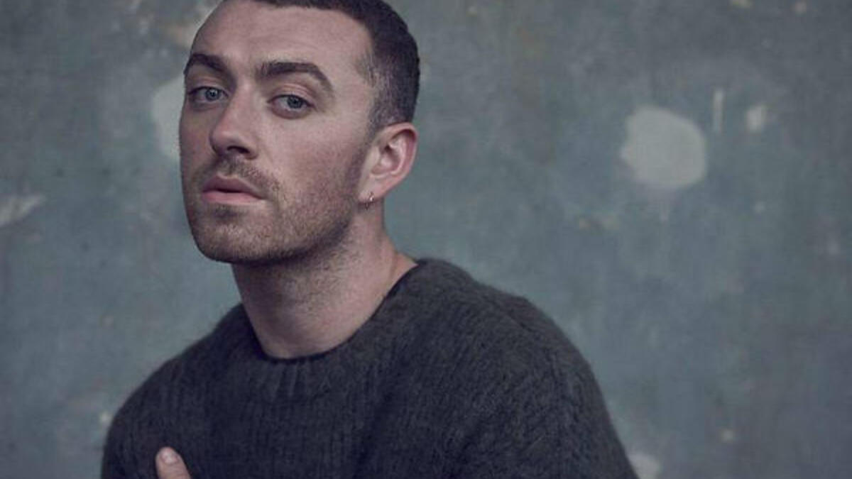 سام سميث: بعد النجاح الذي حققته أغنيته  Stay With Me  في عام 2014، عانى من ألم في أحباله الصوتية، واضطر إلى إلغاء جولته الغنائية.