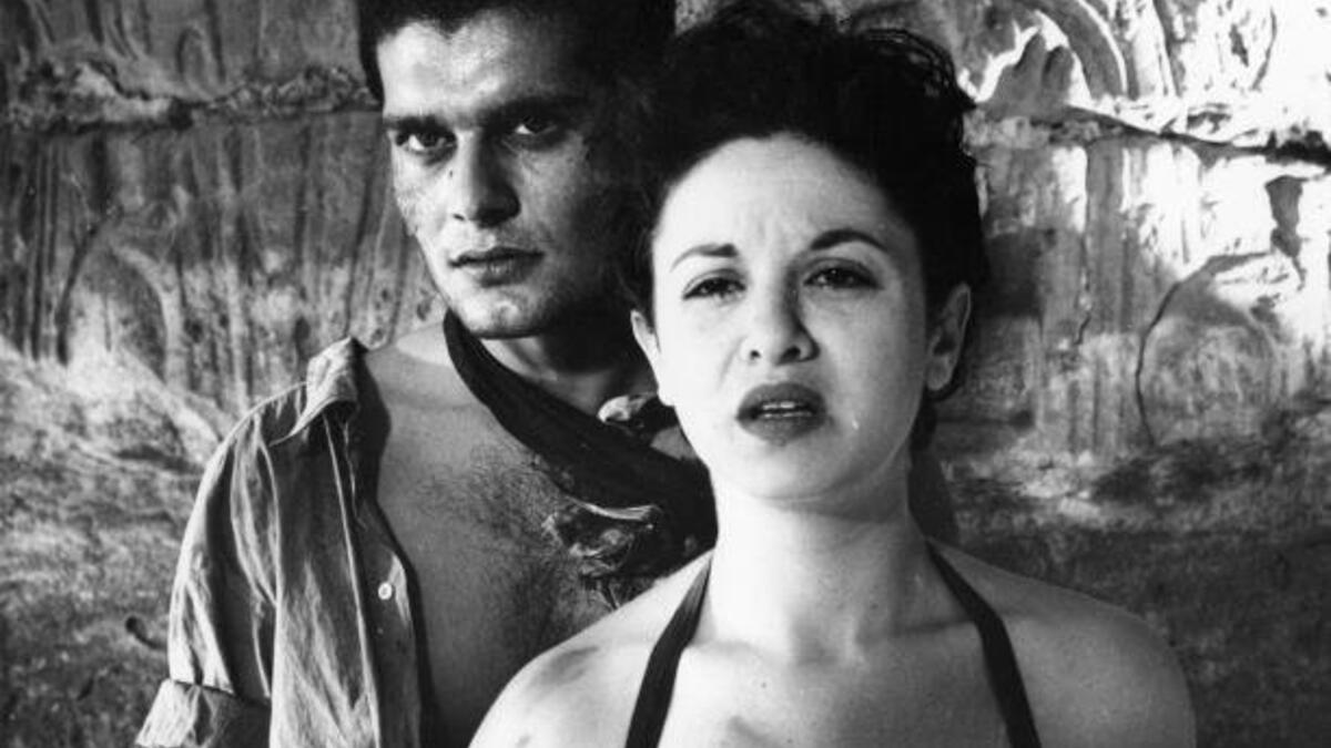 فاتن حمامة: بدأت قصة حبها مع الفنان عمر الشريف، بقبلة في فيلم "صراع في الوادي"، ورغم رفضها لمشاهد القبلات مع معظم نجوم جيلها، إلا أنها وافقت على تقبيل الشريف.