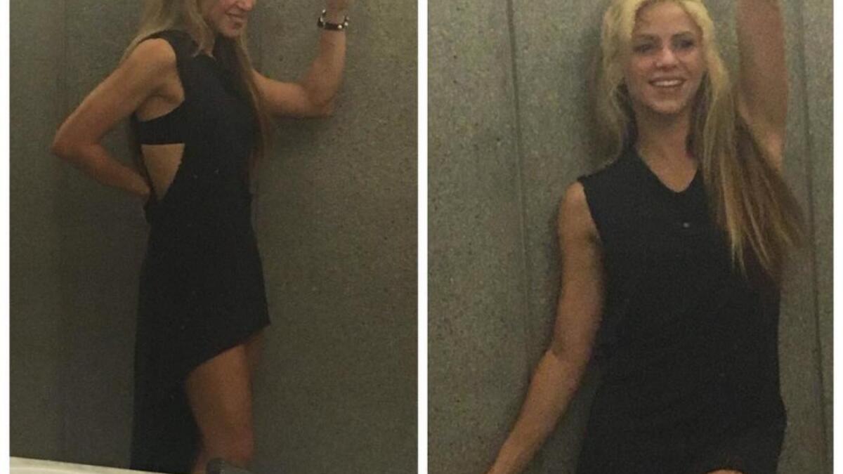 نشرت النجمة العالمية “شاكيرا” عبر صفحتها الرسمية بموقع التواصل الاجتماعي “إنستجرام” صورًا لها من جلسة تصوير خضعت لها في الحمام. وعلقت “شاكيرا” التي ظهرت وهي ترتدي فستانا أسود: “جلسة تصوير من داخل الحمام”.