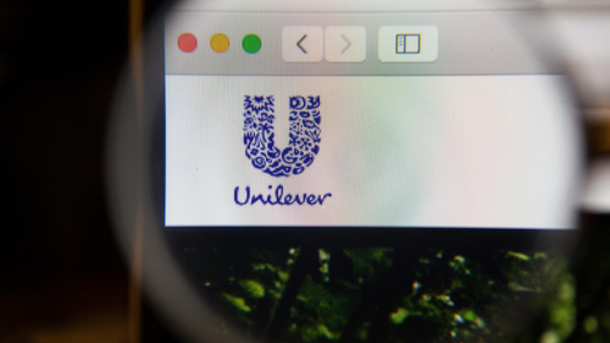 Unilever: يمثل شعارها ذلك تنوع منتجاتها فنلاحظ الكثير من الرموز الضِمنية داخل حرف U الكبير في الشعار مثل القلب الذي يمثل الحب والاهتمام والصحة والطائر والذي يُمثل الحرية والتخلص من الأعباء اليومية.