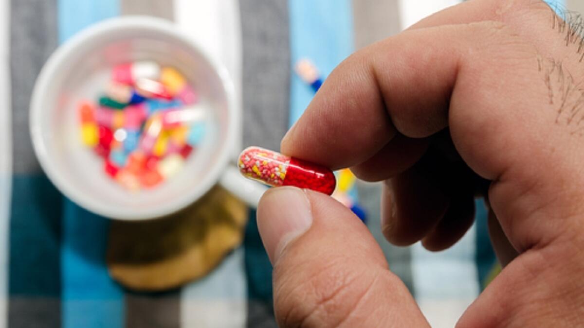 تناول الفيتامينات: وهو أمر هام يعود إلى التغذية وتناول الطعام الصحي لبناء العضلات، مع ضرورة تناول أغذية تتضمن فيتامين D3.