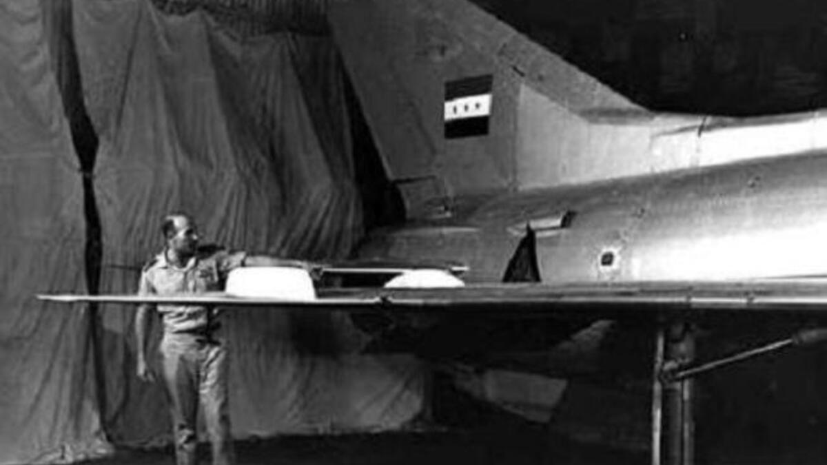 يعقوب جاسم: وهو موظف مدني متزوج من الإيرانية "فروزندة وثوقي" قام بعشرات الزيارات إلى إيران قام خلالها بتزويد الموساد بالتقارير والأخبار الوافية عن الأسلحة والغواصات والطائرات في العراق,  وكان يترأس شبكة استخباراتية متوغلة في الداخل العراقي.