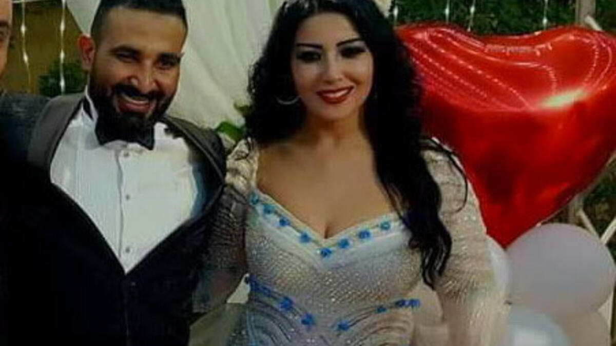 الممثلة سمية الخشاب51 عامًا والمطرب أحمد سعد 36 عامًا، بفارق عمري 15 سنة